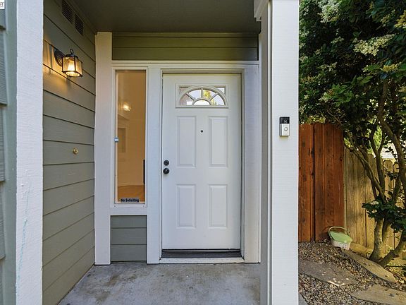 4th image of 227 Clearpointe Dr