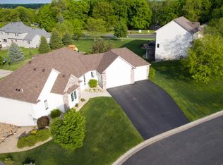 3220 Lake Bluff Cir NW, Prior Lake, MN 55372