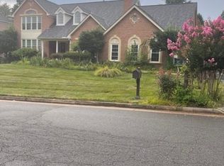 9710 Middleton Ridge Rd, Vienna, VA 22182