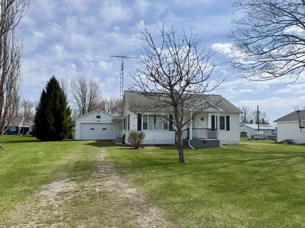 6311 Cherry St, Caseville, MI 48725