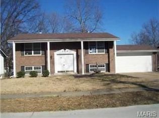 2504 Wesglen Estates Dr, Maryland Heights, MO