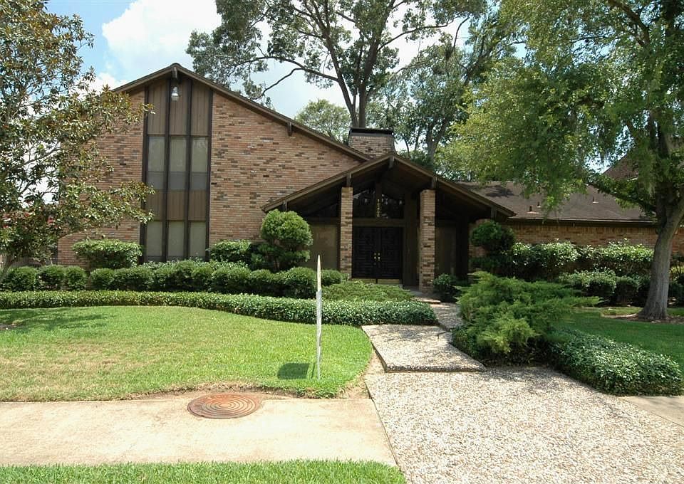 1st image of 16306 Brook Forest Dr