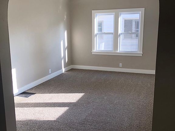 4th image of 1604 Blaine Ave SE