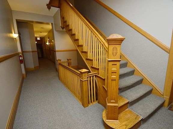 2nd image of 4011 N Kenmore Ave APT 301