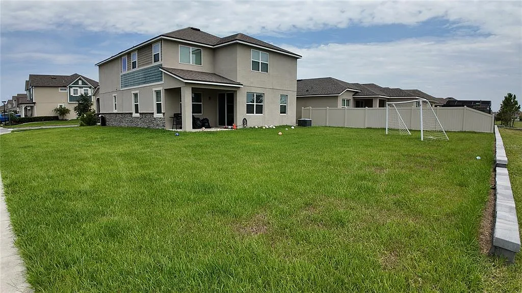 4 bed, 3.5 bath, 2764 sqft, $3,200 — Photo 3