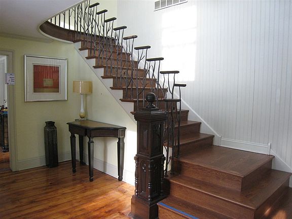Foyer & Staircase