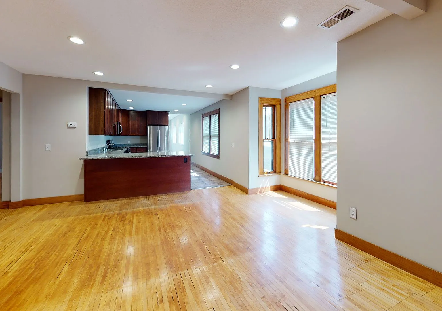 Duplex Near UMN — Photo 2