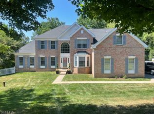 1 Alpaugh Dr, Asbury, NJ 08802
