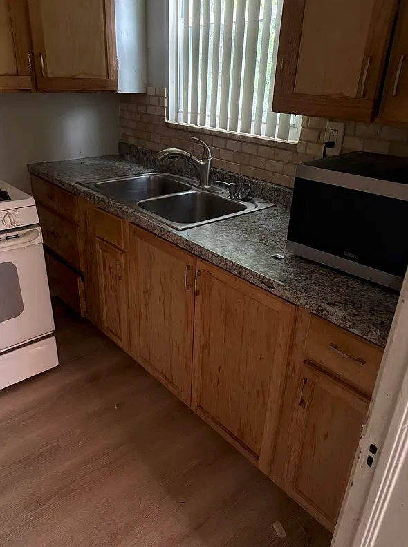 2 bed, 1000 sqft, $975 — Photo 2