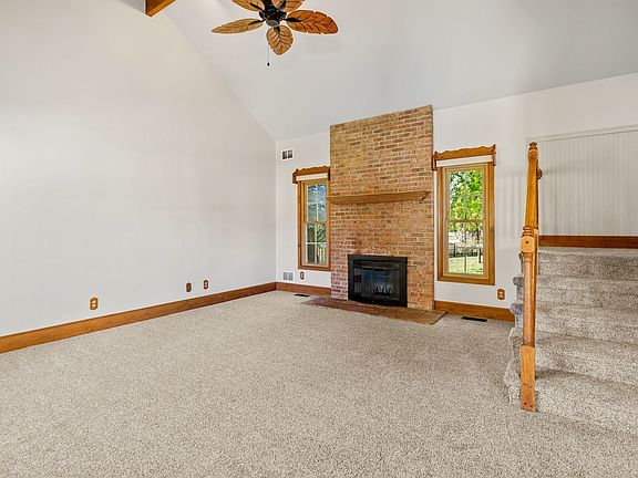 3rd image of 4827 Barnwood Trl