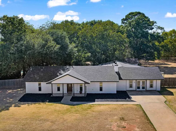 709 N Sherwood Dr, Overton, TX 75684
