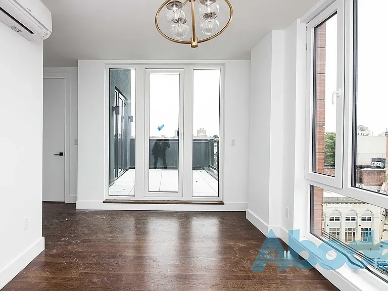 980 Halsey St #Penthouse 7C — Photo 6