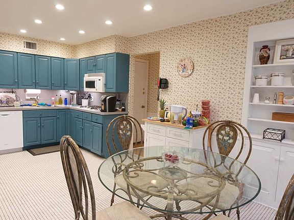 5th image of 104 N Wood Ln