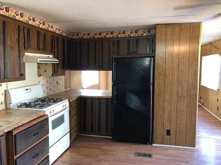 425 Western Hills Dr — Photo 11