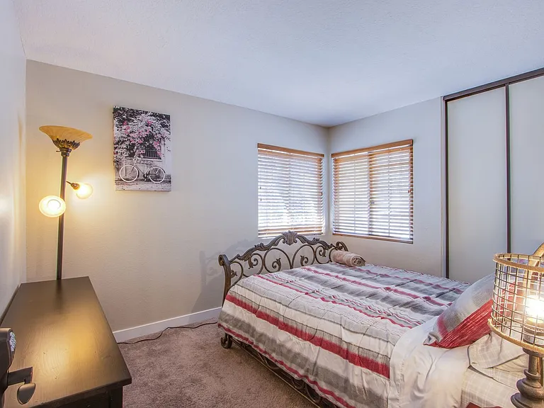 2342 Viewcrest Rd — Photo 16