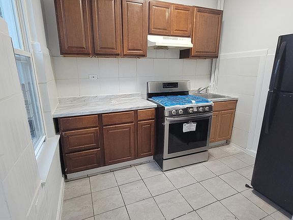 4th image of 3999 Barnes Ave #2
