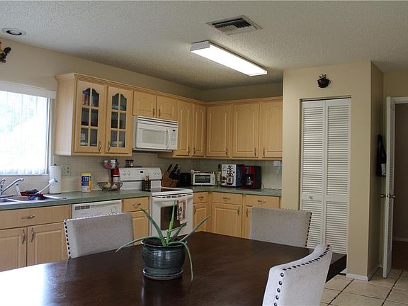 3rd image of 5919 Birchwood Dr