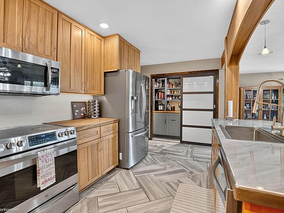 3rd image of 1116 5th St NW