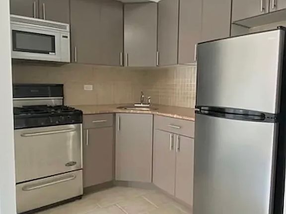2nd image of 255 W 14th St APT 3C