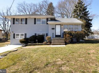 3 Beaver Dr, Barrington, NJ 08007