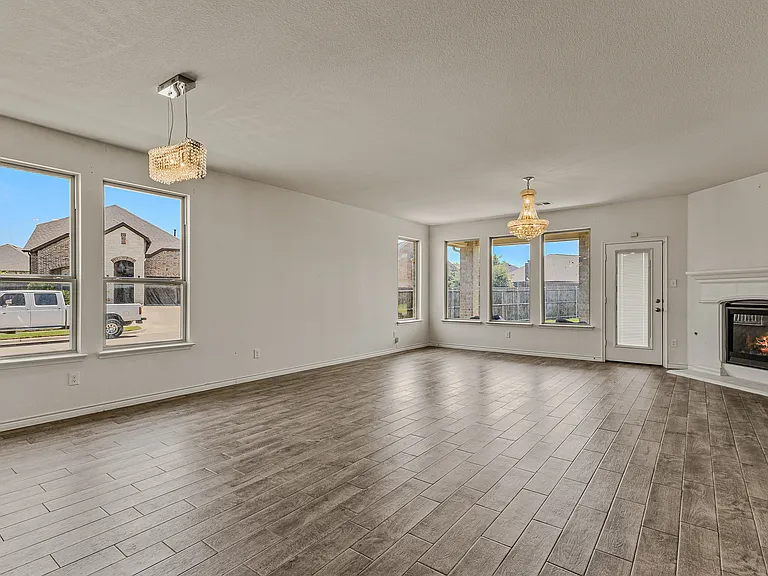 3109 Maverick Dr — Photo 4
