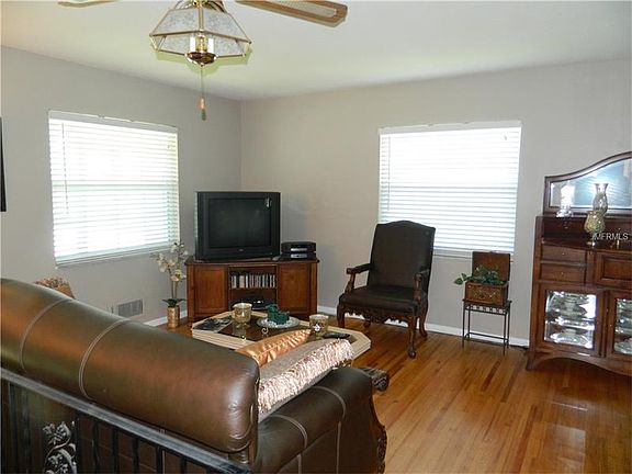 3rd image of 4333 Rossmore Dr