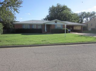 907 Avenue L NW, Childress, TX 79201