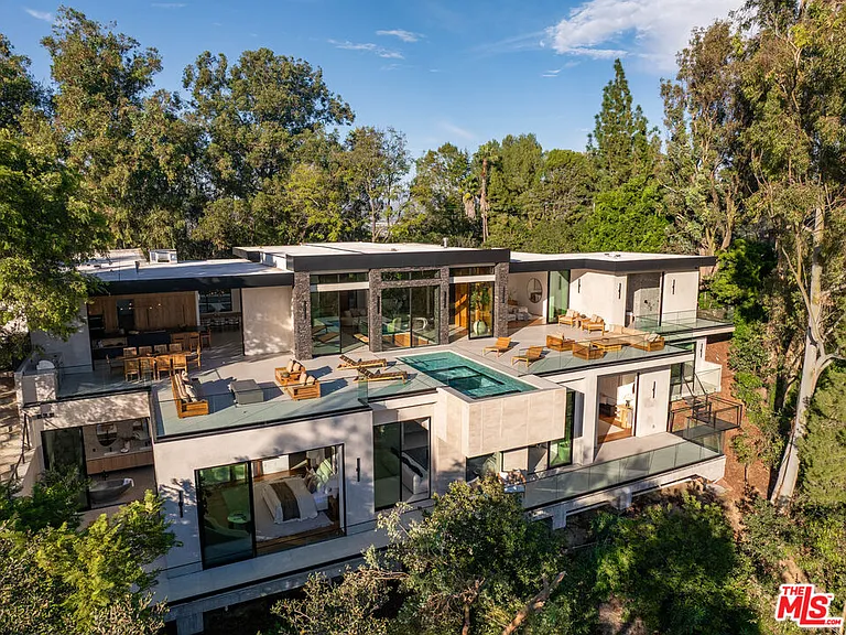 12752 Mulholland Dr — Photo 47