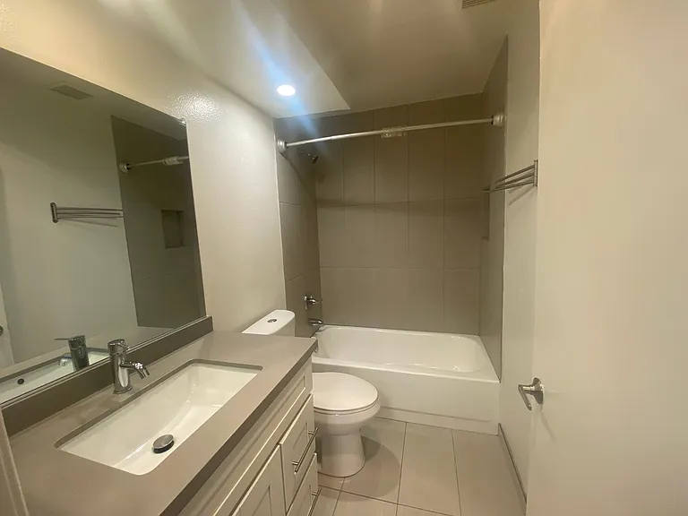 Rodeo Apartments — Photo 11