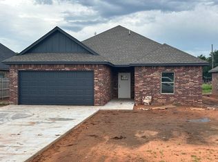 302 S 4th St, Thomas, OK 73669