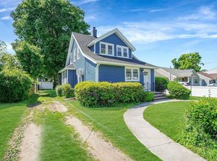 20 Hallock St, Farmingdale, NY 11735