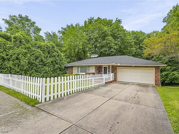 3rd image of 646 Palisades Dr