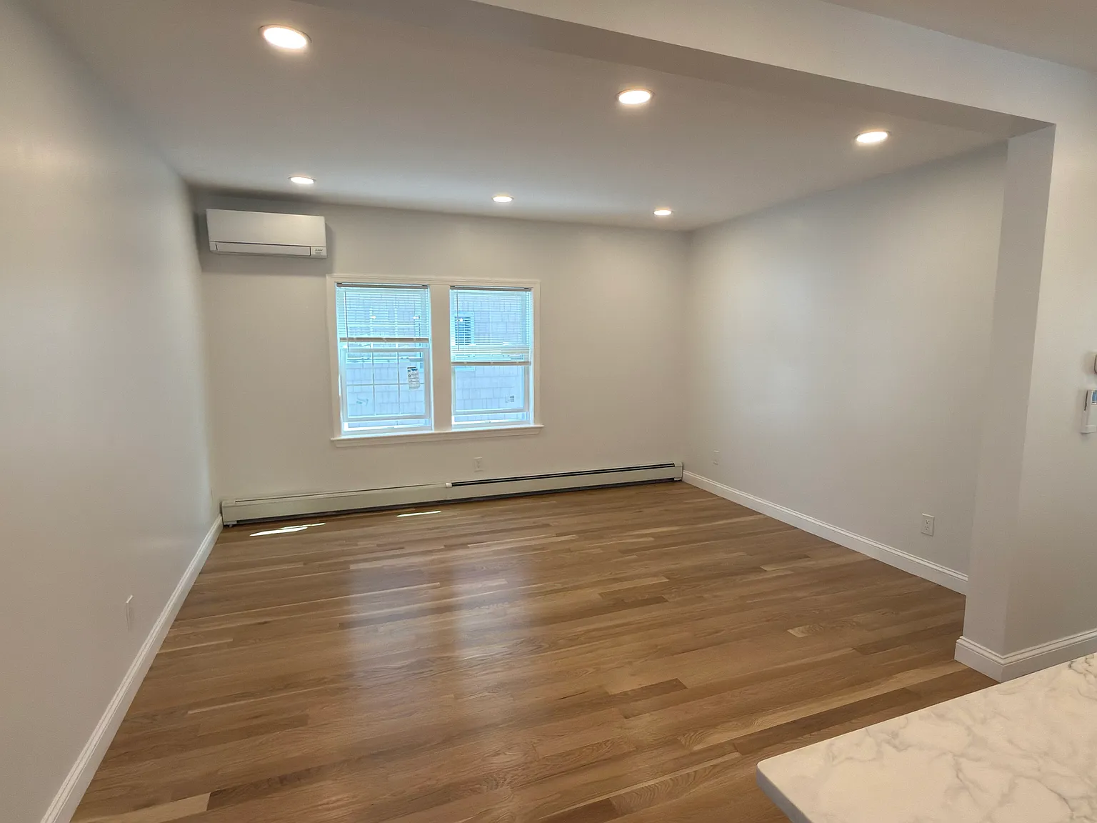 3 bed, 1000 sqft, $3,400 — Photo 3