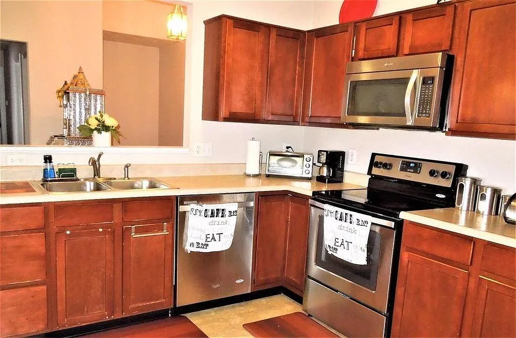 2 bed, 1100 sqft, $1,700 — Photo 3