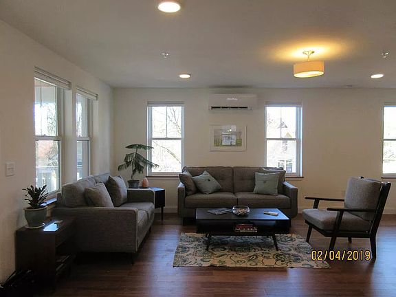 2nd image of 215 W Spencer St #Nf2hwf