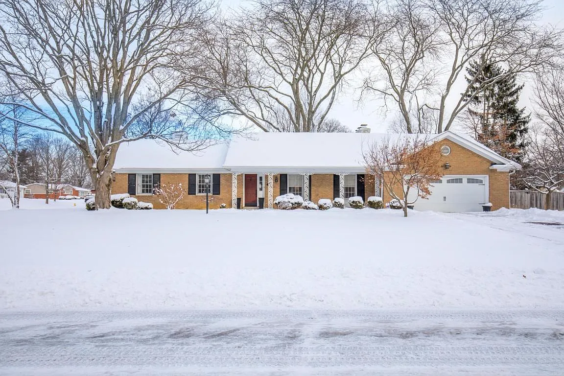 2404 Anson St photo 1