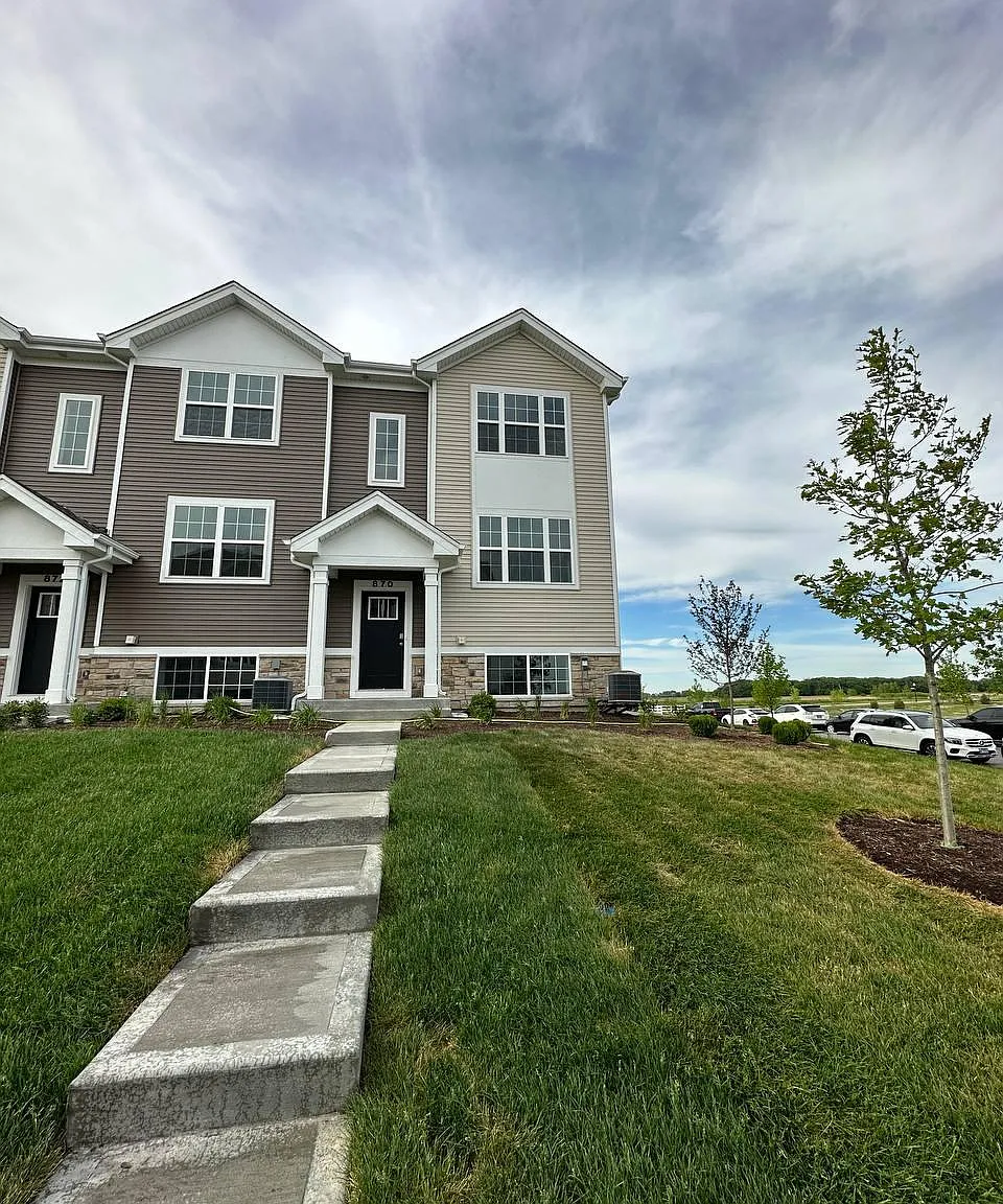 870 Briar Glen Ct — Photo 1