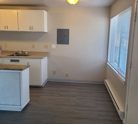3rd image of 207 D St SE #1X1