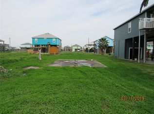 872 Holiday Dr, Crystal Beach, TX 77650