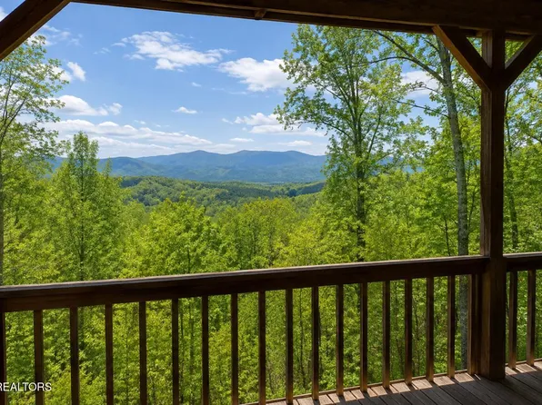 1889 Natures Ln, Sevierville, TN 37862