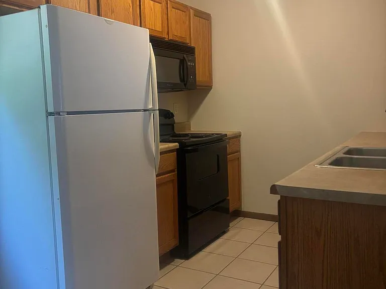 1320 Raleigh Dr — Photo 4