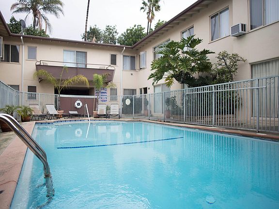 4th image of 1263 N Hayworth Ave #6
