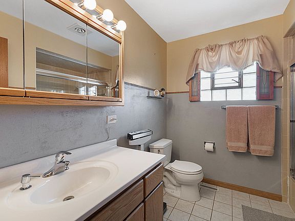 5th image of 4430 Raymond Ave