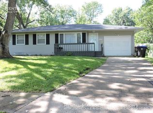 2932 SW Sunnymede Ct, Topeka, KS 66611