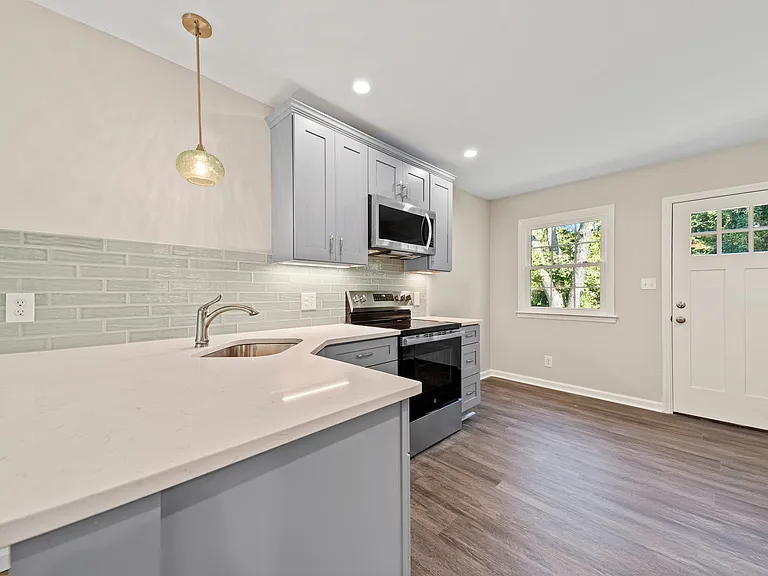 1421 Ardmore Dr #A — Photo 6