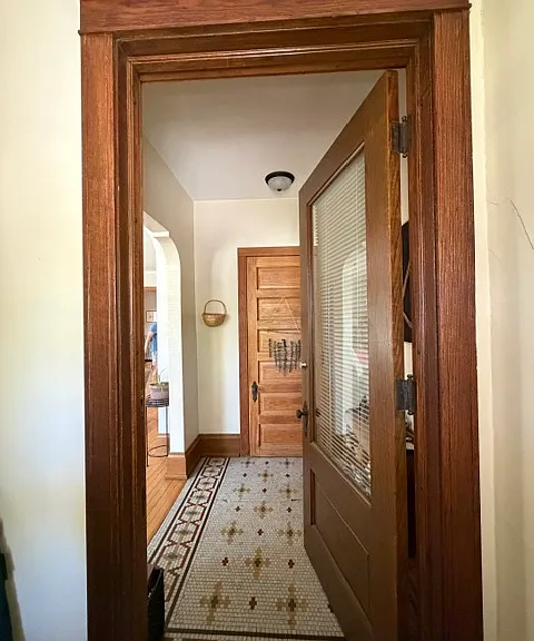 2755 N Downer Ave — Photo 15
