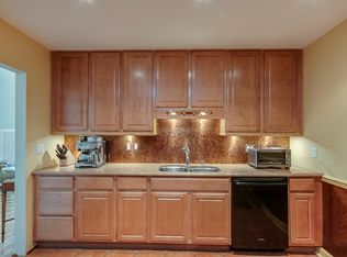 810 Locust St APT 202, Philadelphia, PA 19107