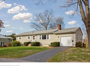 9 Thrasher Rd, Cape Elizabeth, ME 04107