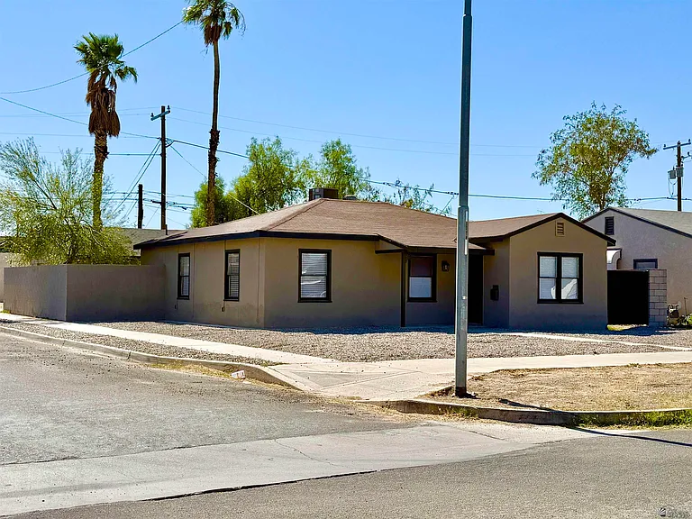 1501 S 6th Ave — Photo 1