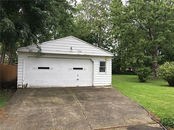 2nd image of 424 Glenwood Dr